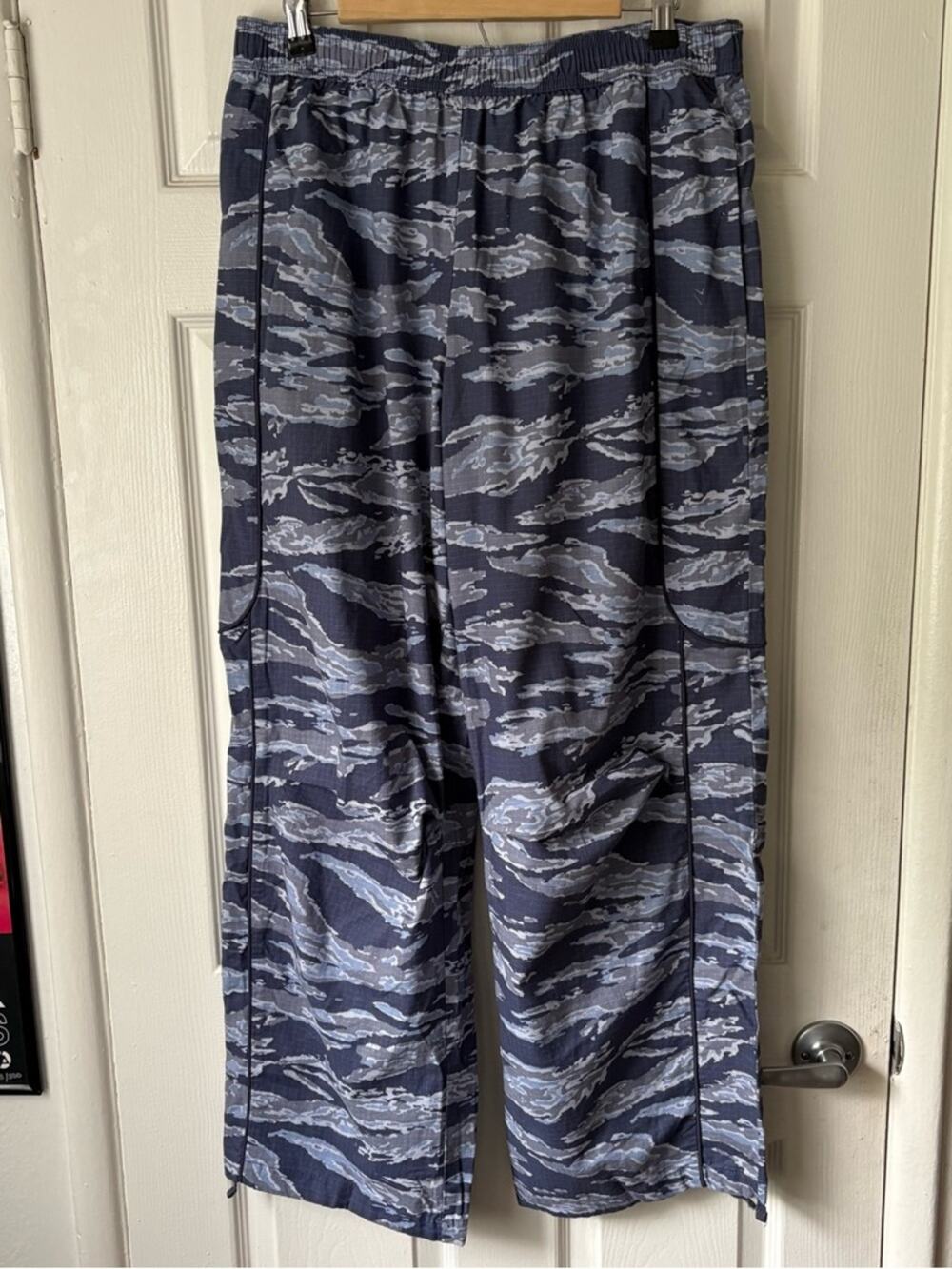 BDG Urban Outfitters Blue Camo Cargo Pants size large NWT